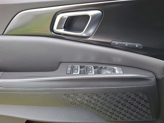 Certified 2025 Kia Carnival SX w/ SX Dark Edition Package FWD image 13