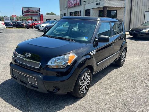 Used 2011 Kia Soul FWD image 1