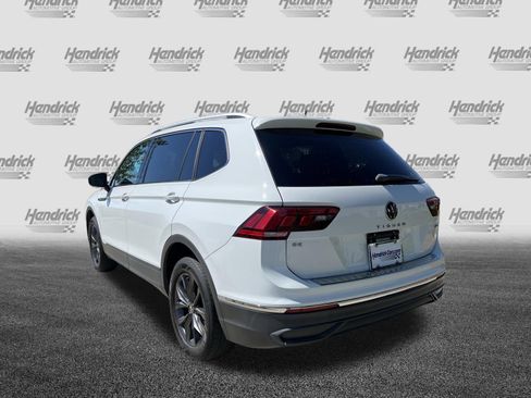Used 2022 Volkswagen Tiguan SE w/ Panoramic Sunroof Package AWD/4WD image 8