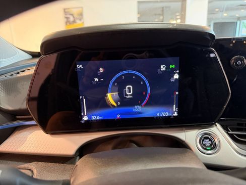 Used 2025 Chevrolet Trax LT FWD image 39