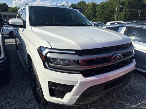 Used 2024 Ford Expedition XLT AWD/4WD image 2