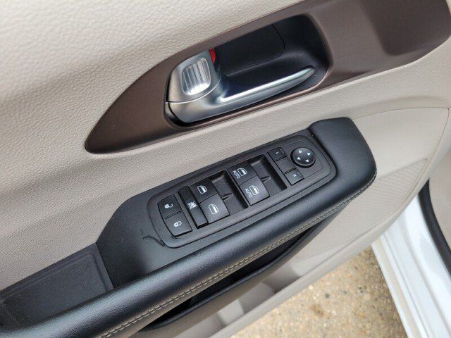 Used 2023 Chrysler Voyager LX FWD image 27