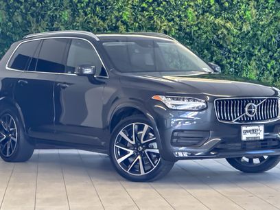 Used 2022 Volvo XC90 T6 Momentum w/ Advanced Package