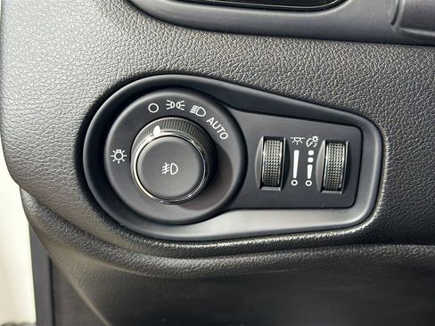 Used 2020 Jeep Renegade Altitude AWD/4WD image 13