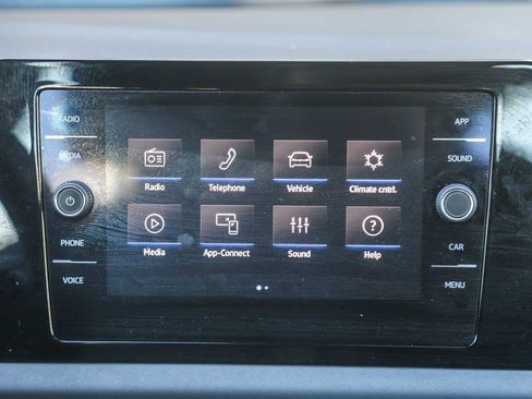 Used 2025 Volkswagen Jetta SE FWD image 11