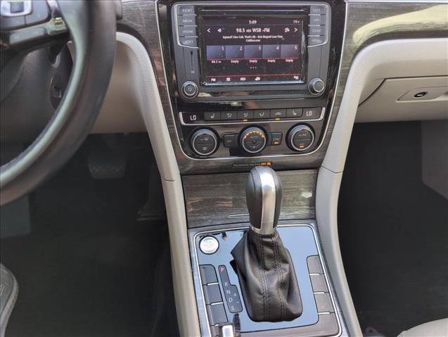 Used 2018 Volkswagen Passat 2.0T SE w/ SE Lighting Package FWD image 17