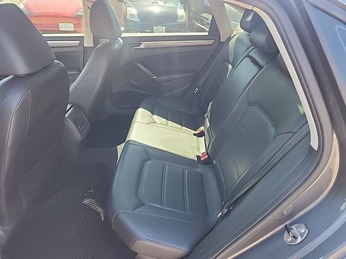 Used 2018 Volkswagen Passat 2.0T R-Line image 11