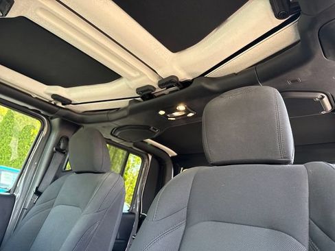 Used 2023 Jeep Gladiator Sport AWD/4WD image 16