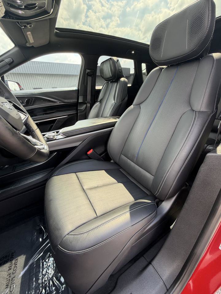 Used 2024 Cadillac Lyriq Luxury w/ LPO, Floor Liner Package AWD/4WD image 24