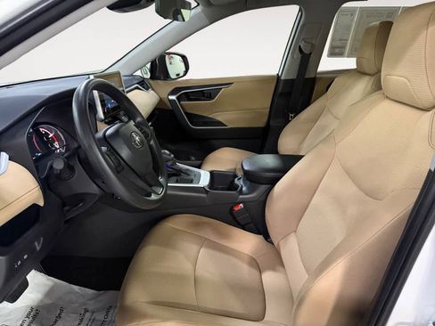 Used 2025 Toyota RAV4 LE image 13