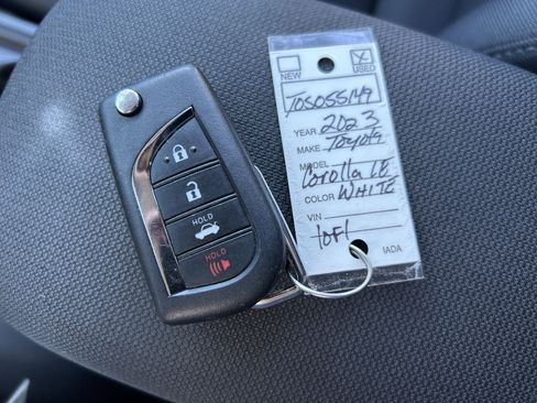 Certified 2023 Toyota Corolla LE image 32