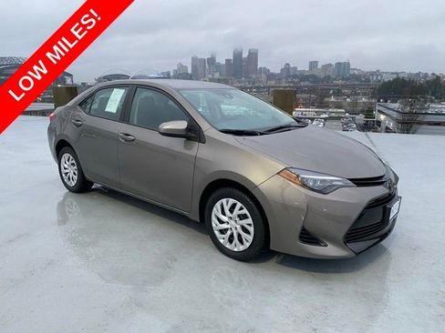Used 2019 Toyota Corolla LE image 1