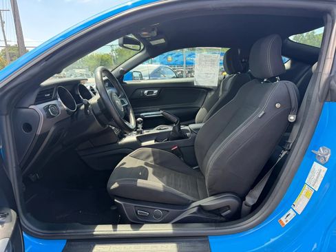 Used 2017 Ford Mustang GT RWD image 12