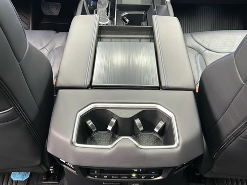 Used 2025 Toyota Sequoia Platinum image 38