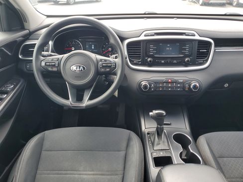 Used 2017 Kia Sorento LX image 31