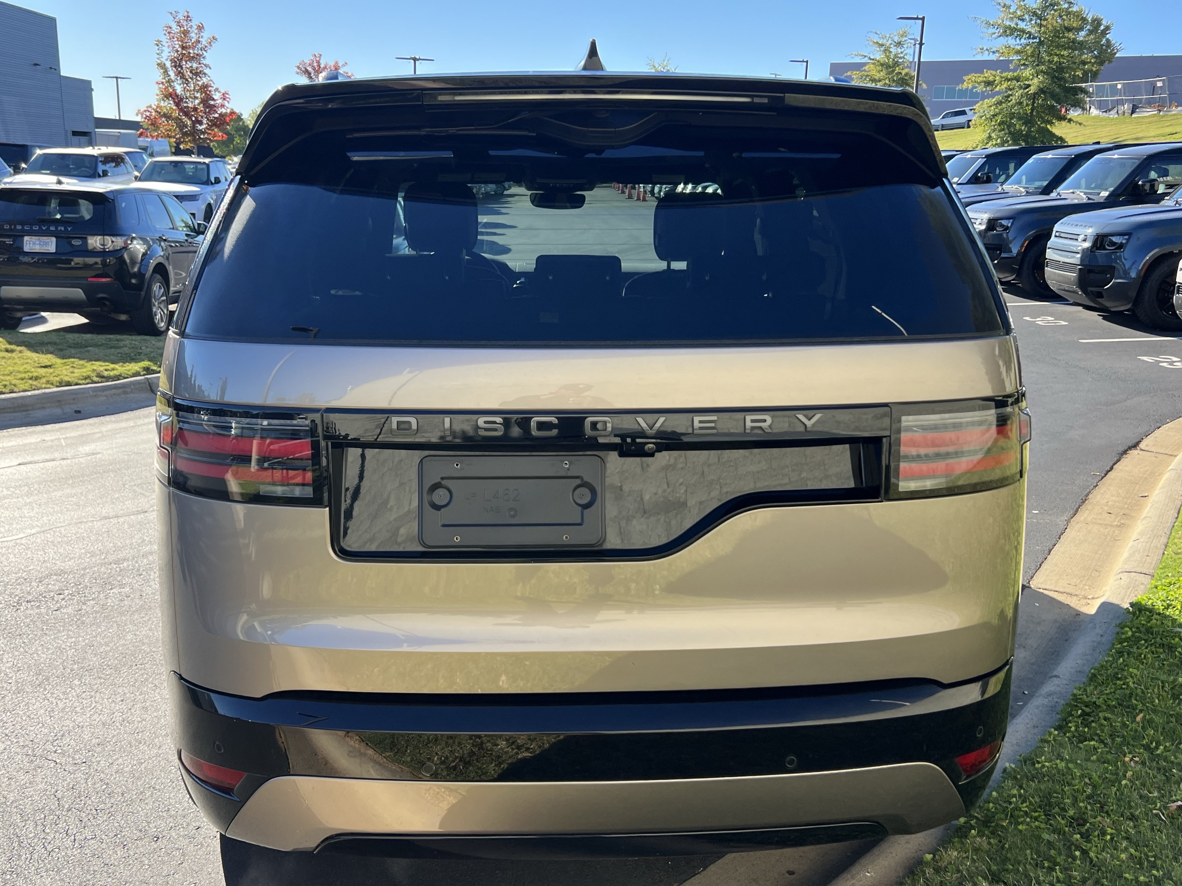 Certified 2025 Land Rover Discovery Dynamic SE AWD/4WD image 6