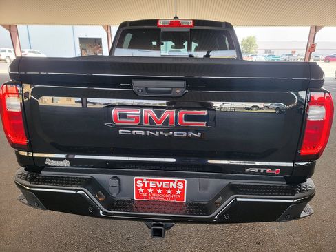 Used 2025 GMC Canyon AT4 w/ AT4 Premium Package AWD/4WD image 9