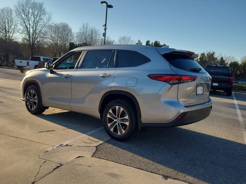 Certified 2023 Toyota Highlander L image 7