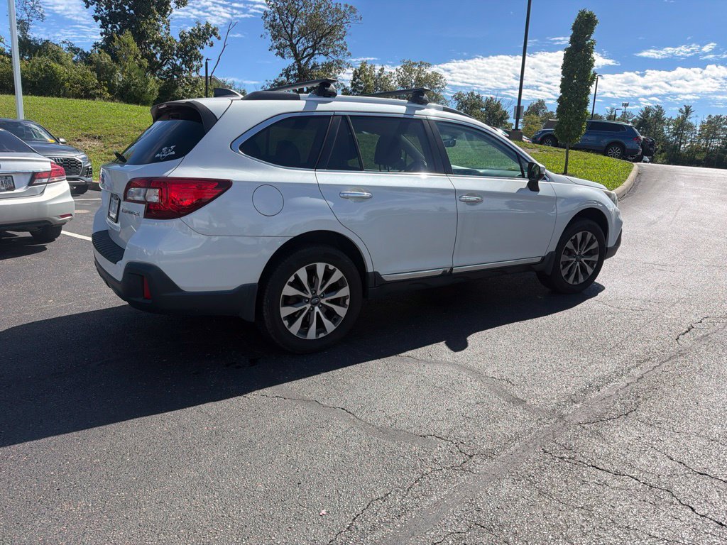 Used 2019 Subaru Outback 2.5i Touring w/ Popular Package #3A AWD/4WD image 9