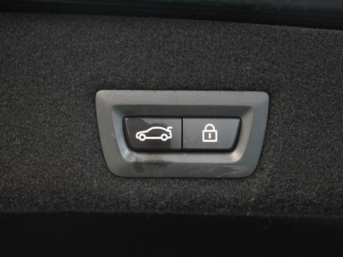 Used 2017 BMW 740i xDrive AWD/4WD image 10