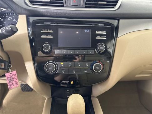 Used 2015 Nissan Rogue S image 21