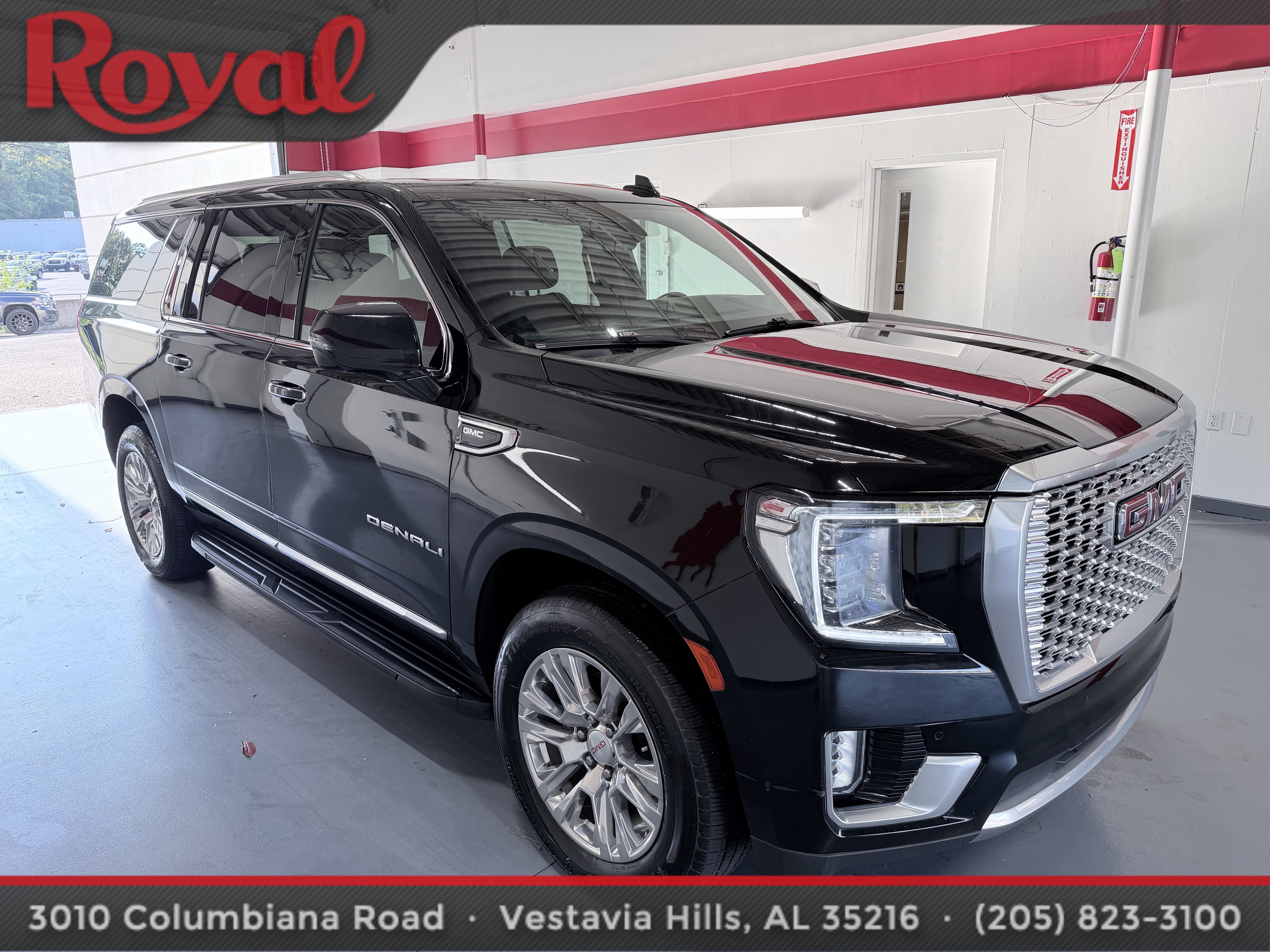 Used 2021 GMC Yukon XL Denali w/ Advanced Technology Package AWD/4WD image 3