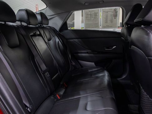 Certified 2025 Hyundai Elantra Limited image 13