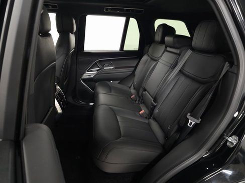Used 2025 Land Rover Range Rover SE image 43
