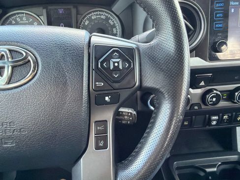 Used 2018 Toyota Tacoma TRD Off-Road AWD/4WD image 21