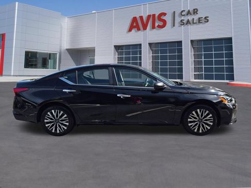 Used 2025 Nissan Altima 2.5 SV FWD image 5