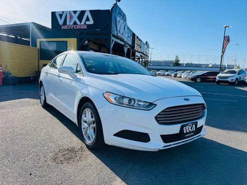 Used 2014 Ford Fusion SE FWD image 3
