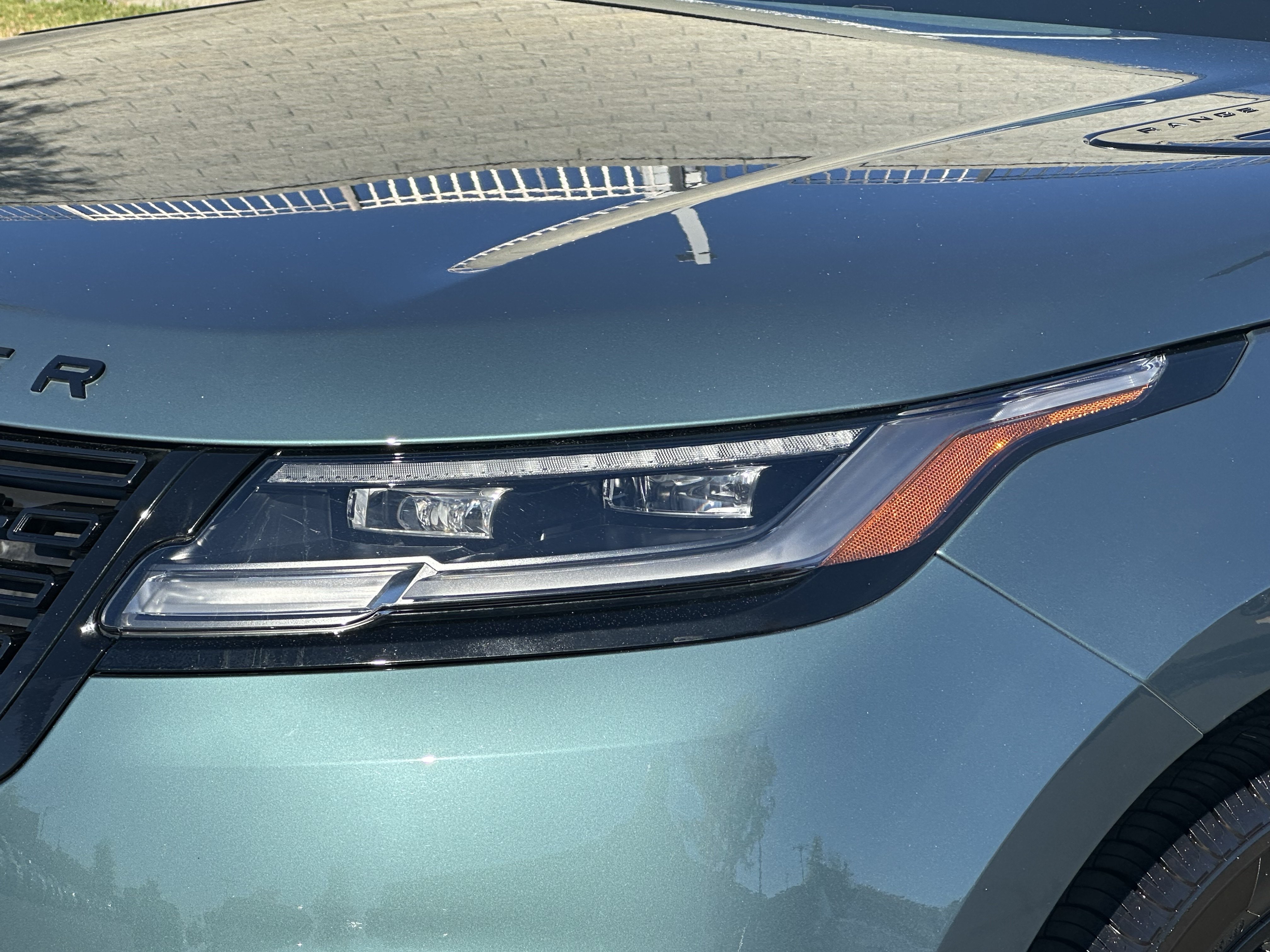 Certified 2026 Land Rover Range Rover Velar Dynamic SE AWD/4WD image 37