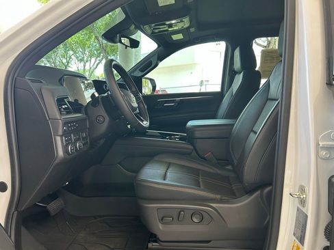 Used 2025 Chevrolet Tahoe High Country AWD/4WD image 6
