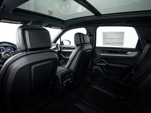 Certified 2026 Porsche Cayenne AWD/4WD image 23