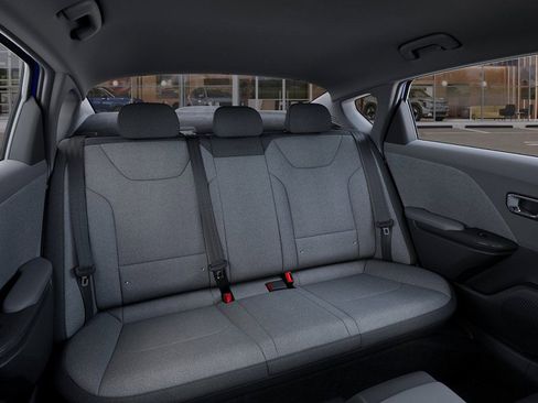 New 2025 Kia K4 LXS image 17