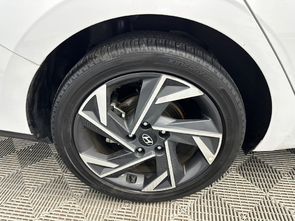 Used 2025 Hyundai Elantra Limited FWD image 19