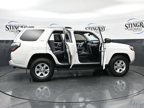Used 2020 Toyota 4Runner SR5 AWD/4WD image 36
