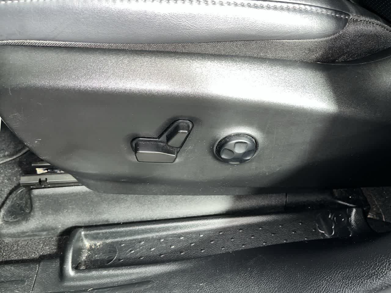 Used 2025 Chrysler Pacifica Select FWD image 14