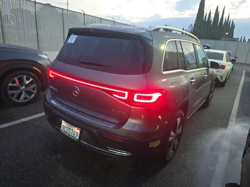 Used 2022 Mercedes-Benz EQB 350 4MATIC image 2