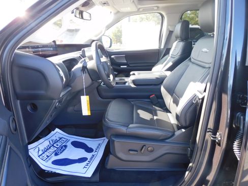 New 2025 Ford Expedition Platinum image 11