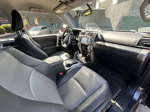 Used 2017 Toyota 4Runner SR5 Premium AWD/4WD image 9
