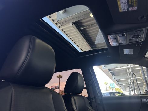 Certified 2022 Toyota Tacoma TRD Off-Road w/ TRD Premium Off Road Package AWD/4WD image 15