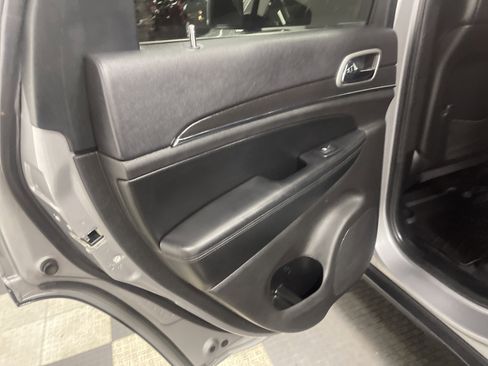 Used 2018 Jeep Grand Cherokee Limited image 15