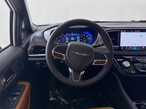 New 2026 Chrysler Pacifica Pinnacle image 22