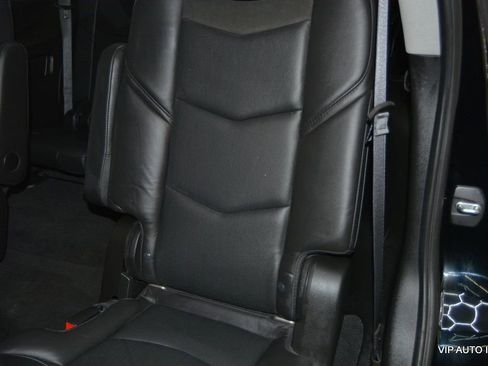 Used 2018 Cadillac Escalade Premium Luxury image 21