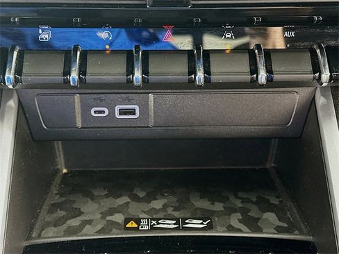 Used 2024 Chevrolet Colorado LT w/ LT Convenience Package II image 17