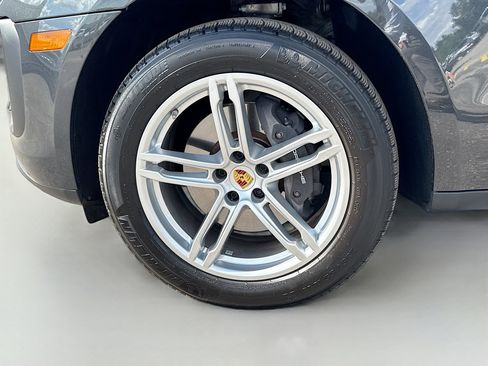 Used 2025 Porsche Macan AWD/4WD image 42