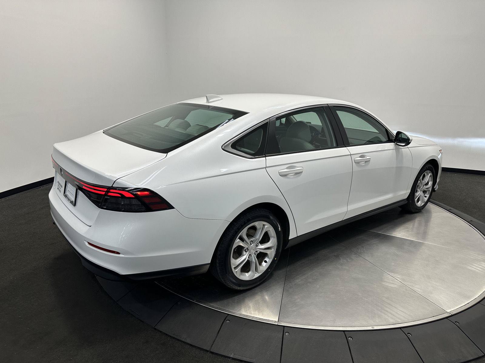 Certified 2023 Honda Accord LX image 7