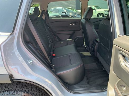 Used 2025 Nissan Rogue SV AWD/4WD image 30