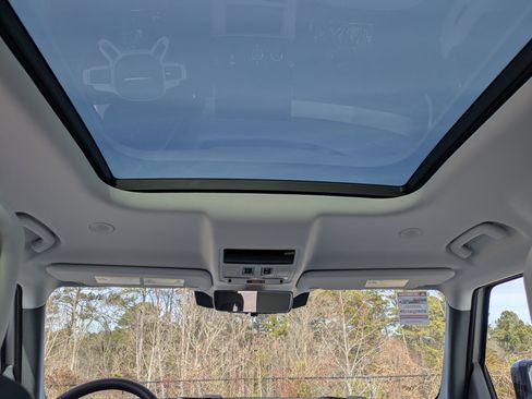 New 2026 Land Rover Defender 110 X-Dynamic SE image 26